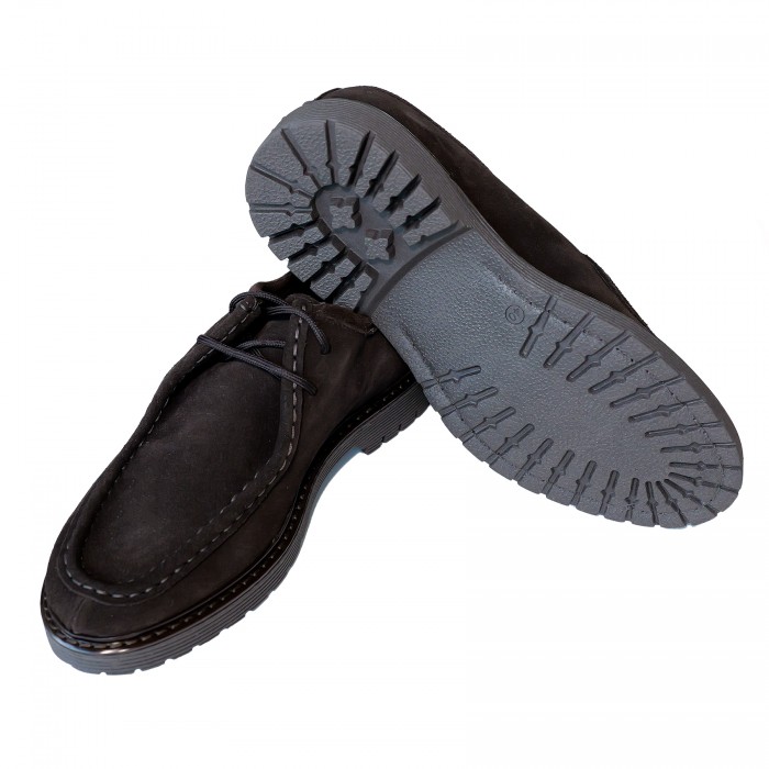 Scarpa allacciata in camoscio moro