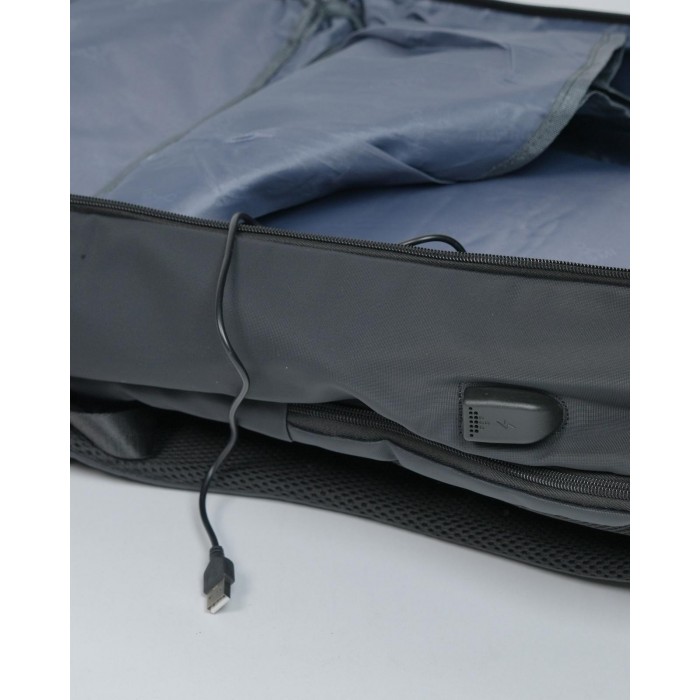 Zaino in tessuto tecnico nero