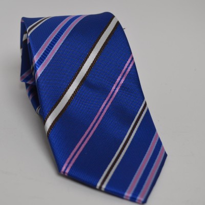 Cravatta blu fantasia...