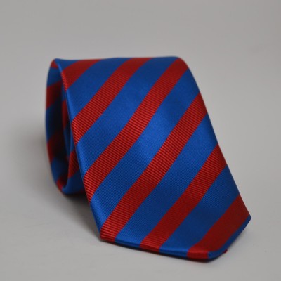 Cravatta celeste rossa...
