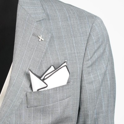 Pochette in seta bianca con...