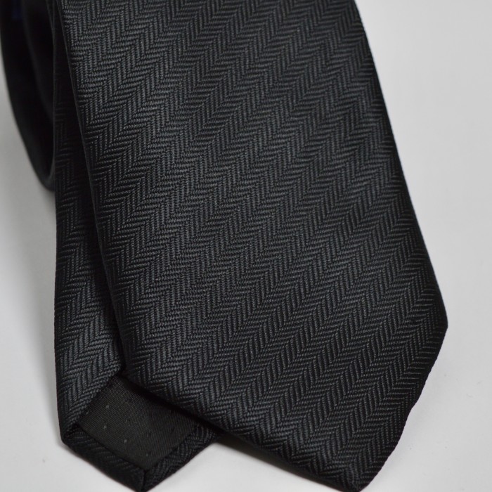 Cravatta nera spigata