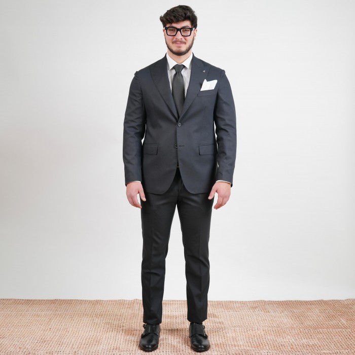 Abito monopetto nero petto a lancia