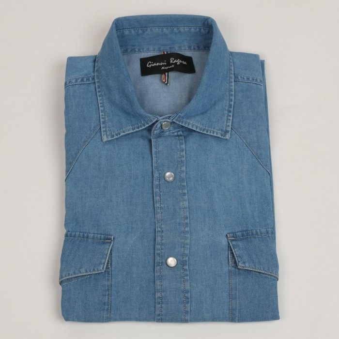 Camicia denim in jeans con bottoni...