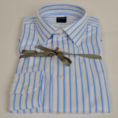 Camicia bianca a righe celesti
