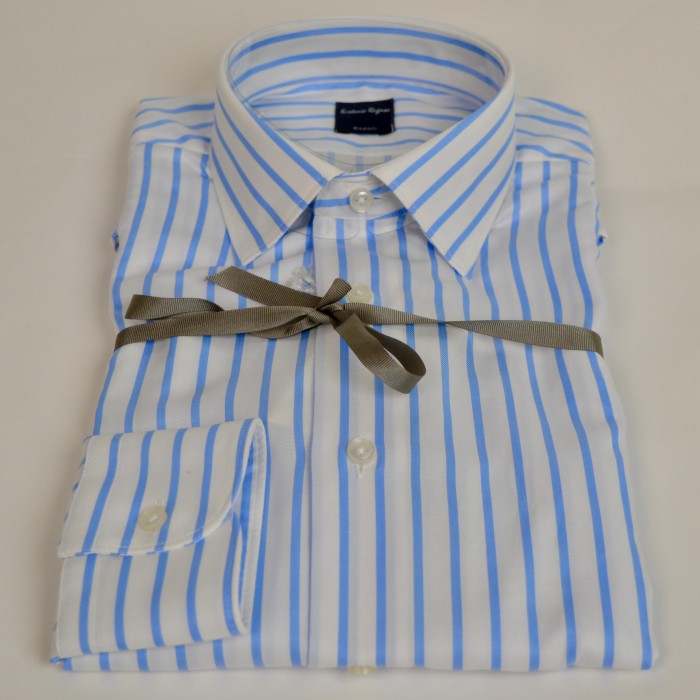 Camicia bianca a righe celesti